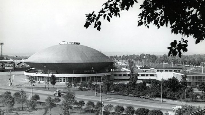 История цирка. Цирк Казань 1967. Казанский цирк архитектура. Старый цирк Казань. Казань цирк год постройки.